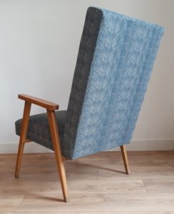 Fauteuil scandinave bleu